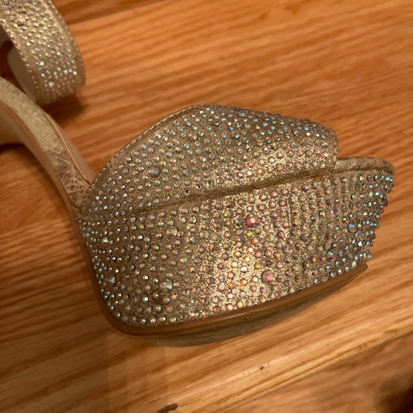 🌸 Steve Madden Pre Loved Carrie Beaded Heels w/ Ankle Strap Platforms Size 8.5 - Picture 11 of 15